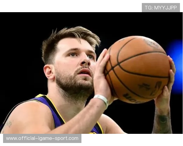 东契奇带队表现成湖人焦点，媒体给出系统评分