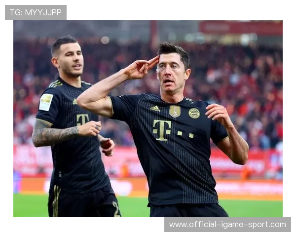 德甲大战：拜仁被绝平，图赫尔怒摔战术板