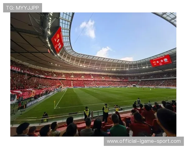 海港主场观众人数罕见超越申花157人!,上海海港主场在哪 海港主场观众人数罕见超越申花157人!,上海海港主场在哪